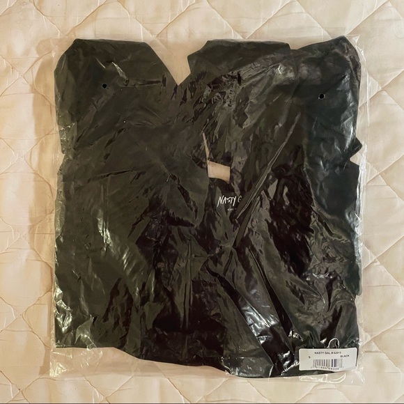 Nasty Gal Cropped Flutter Top in Black - XXS & S - Picture 7 of 8